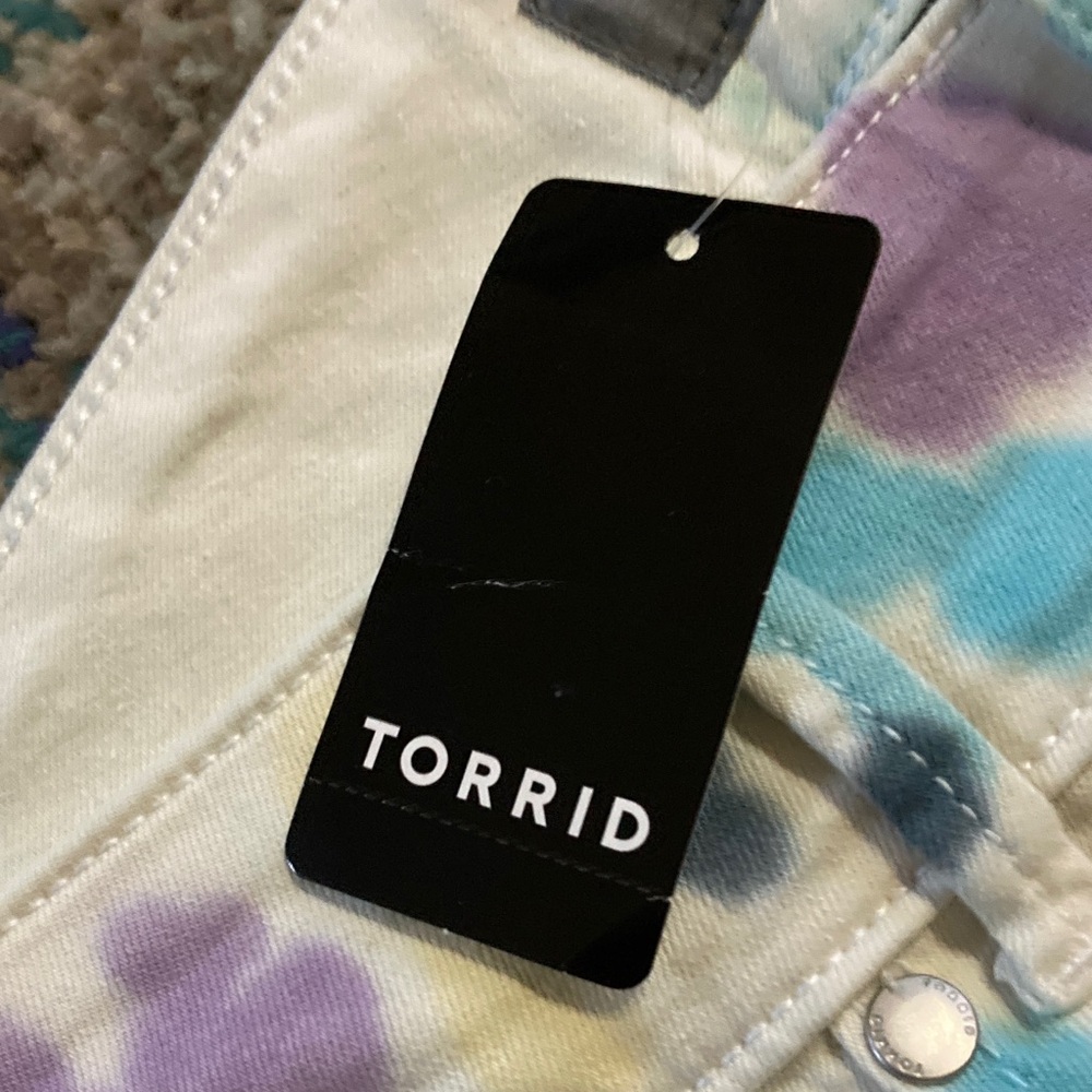 NWT Torrid Women's Tie-Dye Crop Jeans in Pastel Blue and Pink - Picture 5 of 9